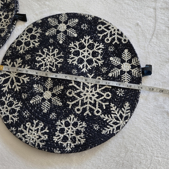 Cynthia Rowley Set of 4 Holiday Winter Snowflake Fabric Placemats Navy Metallic - Picture 9 of 9